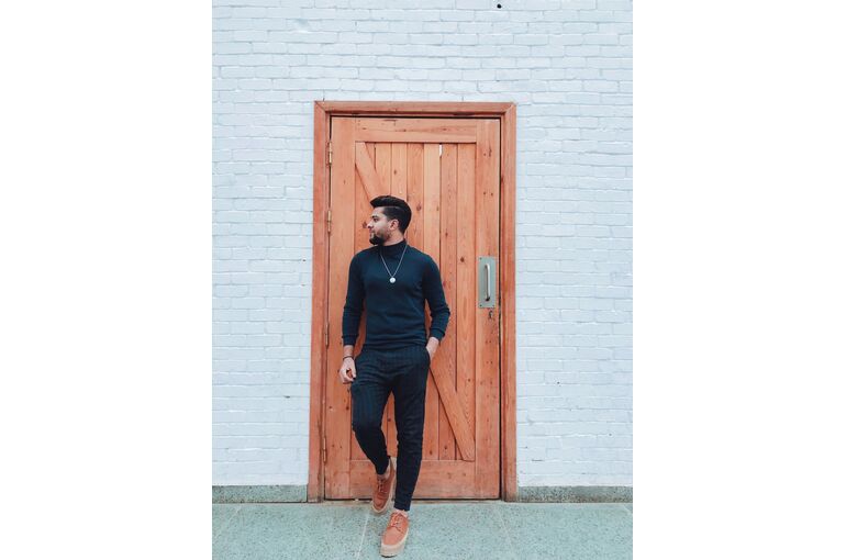 brick_wall_daylight_design_door_doorway_entrance_exterior_facial_hair-1568461