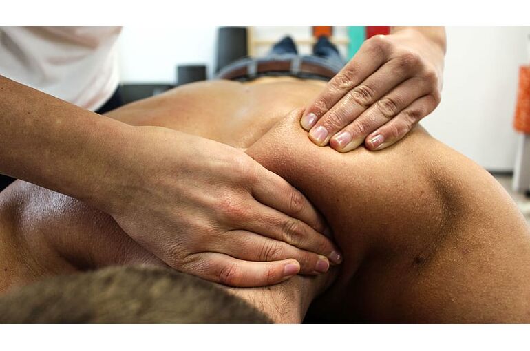 physio-physiology-massage-move