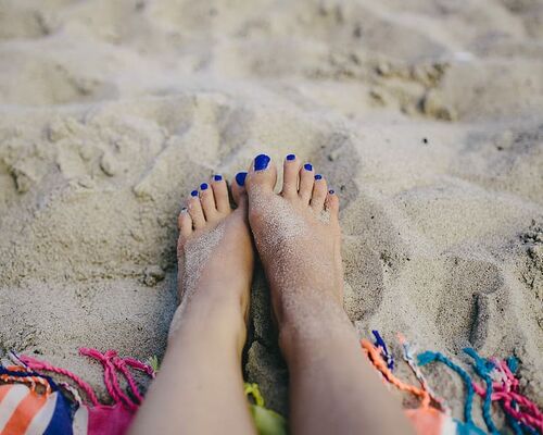 beach-female-foot-girl