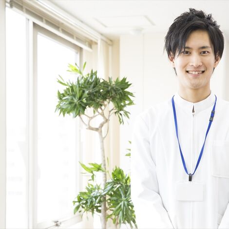 若い男性のスタッフ